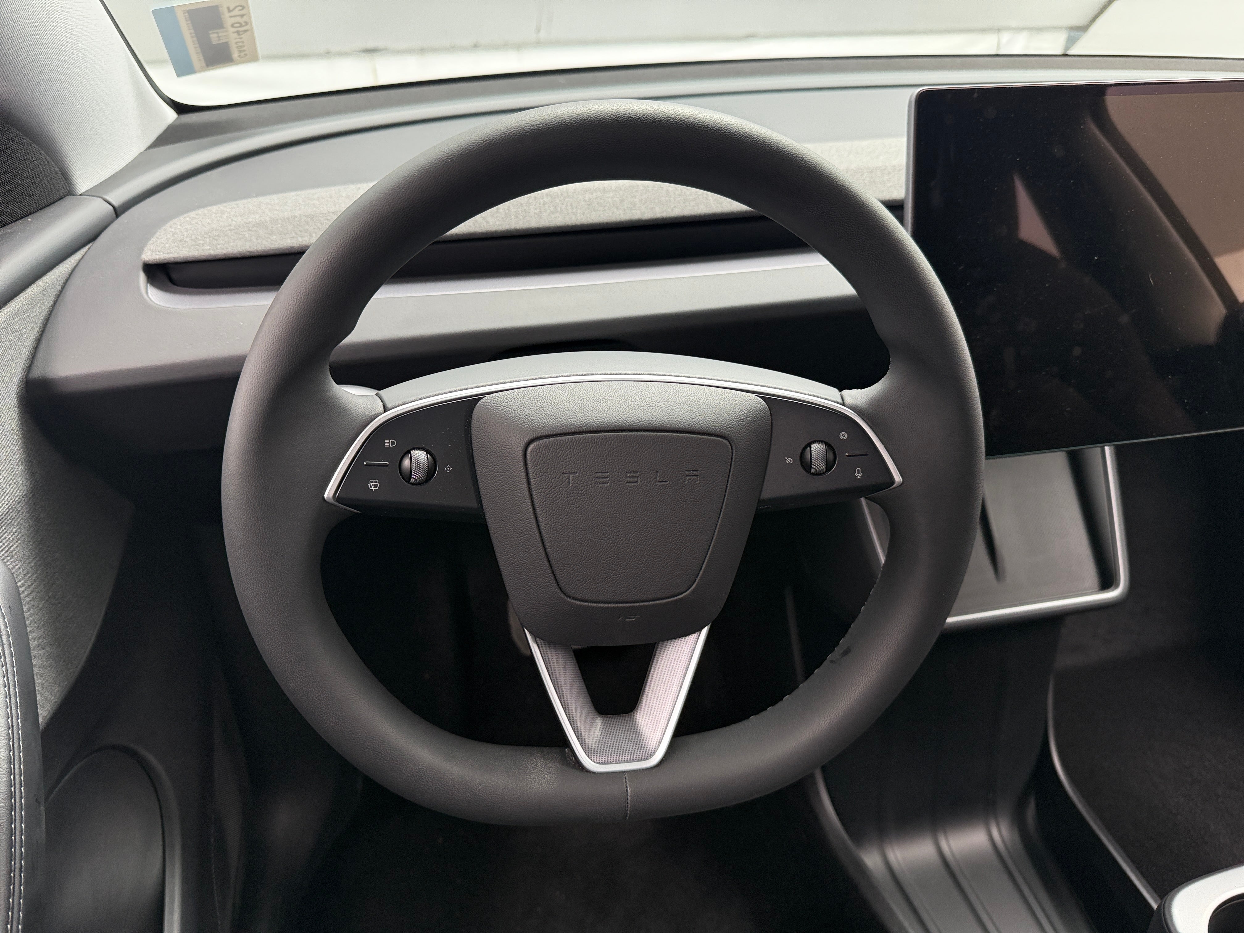 tesla model y 2026 7SAYGDED4TA626352 image